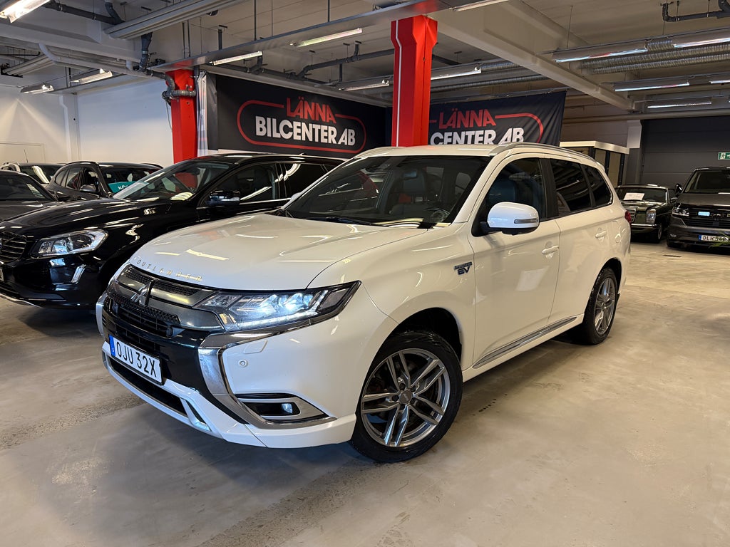 Mitsubishi Outlander PHEV CVT 4WD 2 ägare Business Skinn Navi 360 PDC SoV