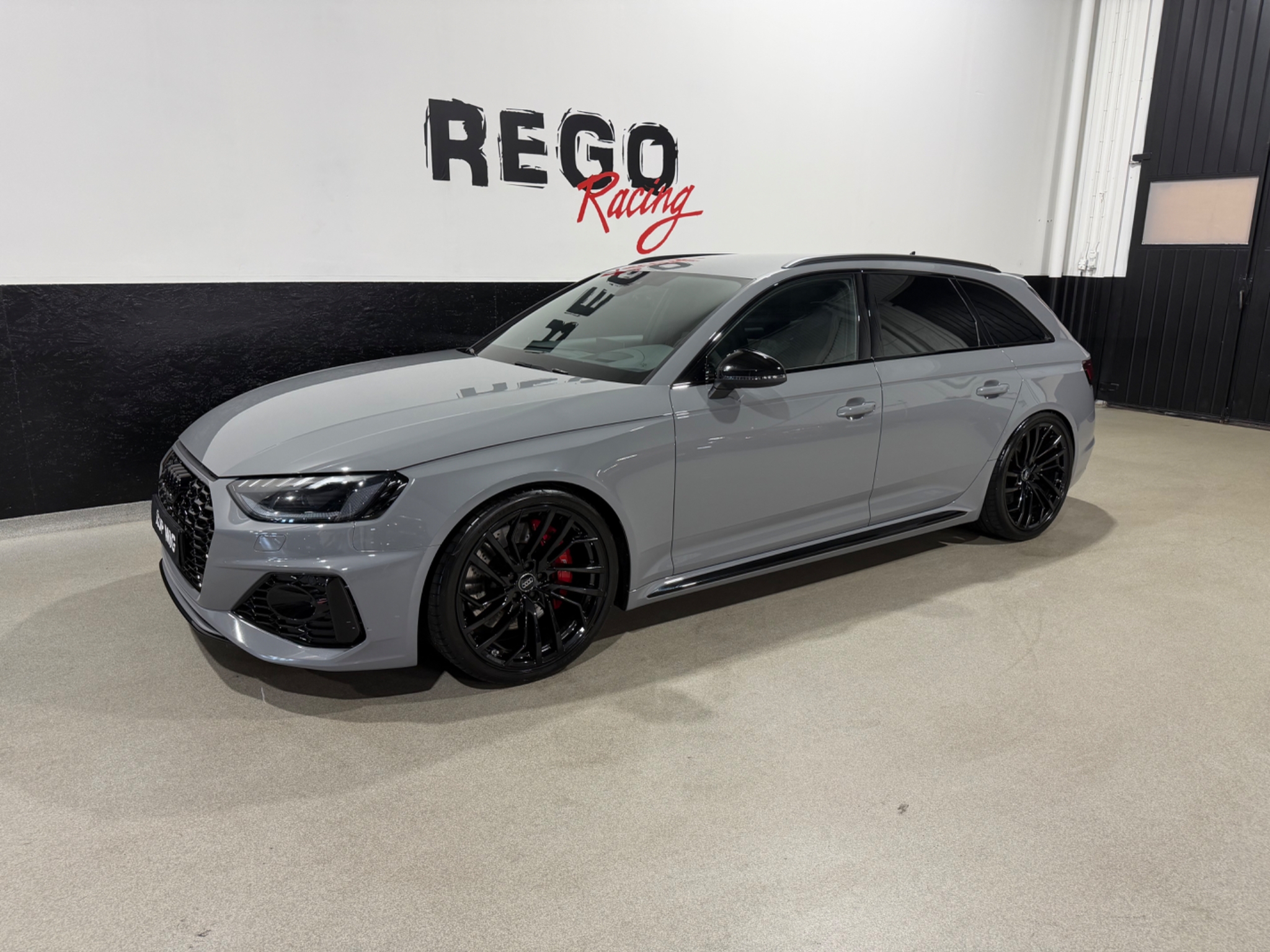 Audi RS4 Avant Quattro Bang & Olufsen 2021, kuva 2/10