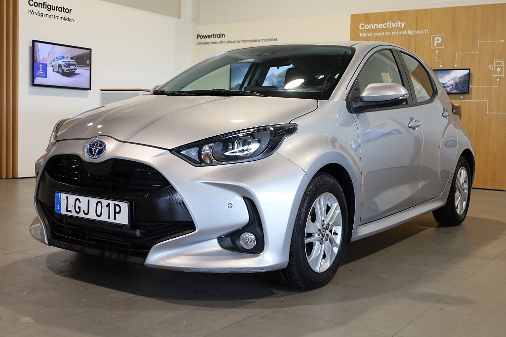 Toyota Yaris Hybrid Active Aut 5D Kamera PDC Blåtand 2023