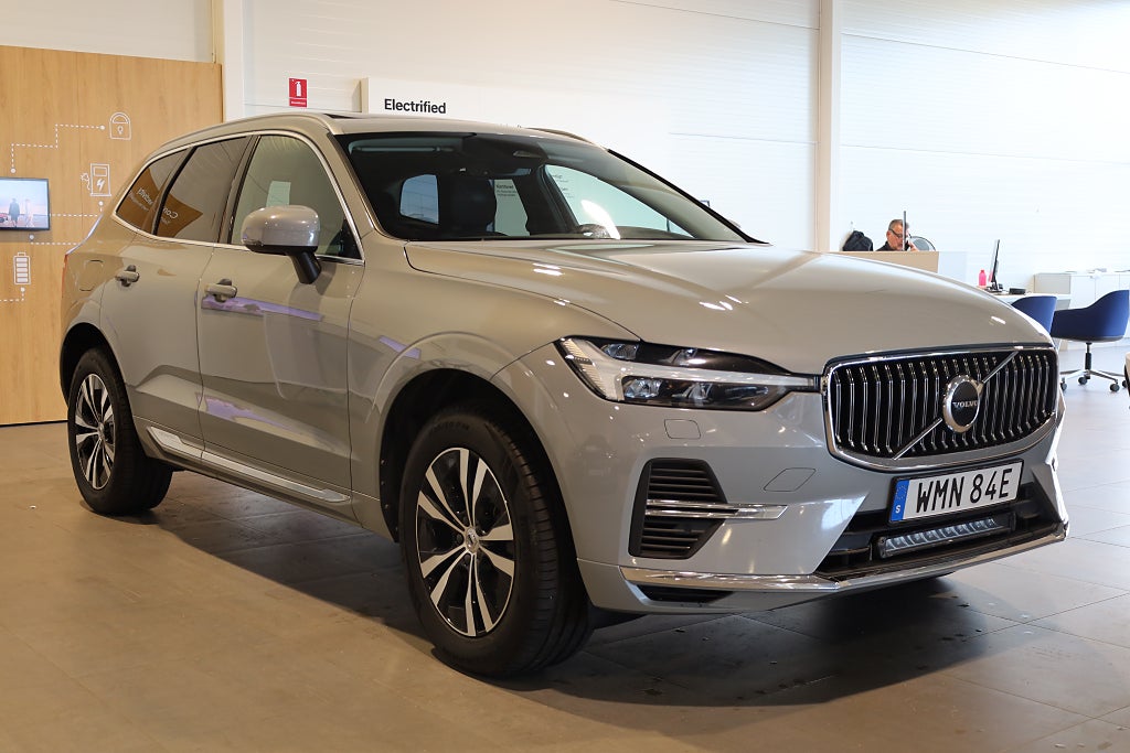 Volvo XC60 Recharge T6 AWD Geartronic Core Edition Drag Navi Moms