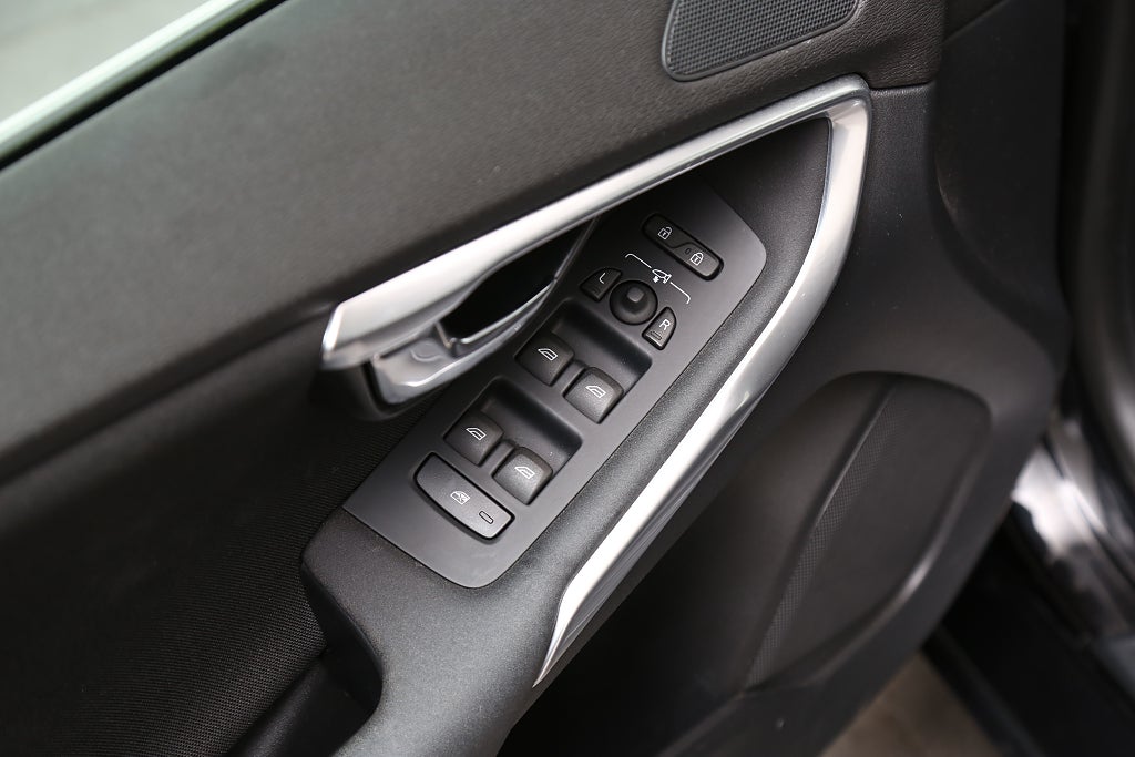 Volvo V40 D3 150hk Momentum Business E PRO Dieselvärmare 2016