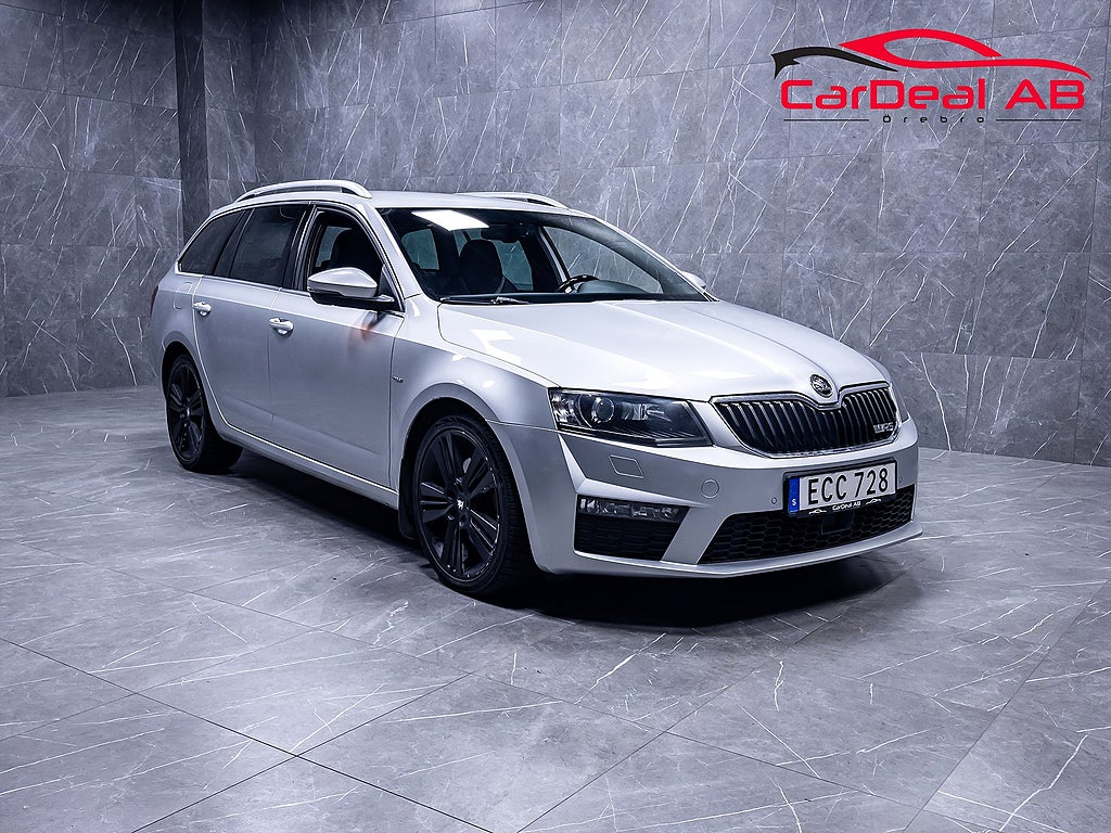 Skoda Octavia Kombi 2.0 TDI 4x4 RS Värmare Canton Kamera CarPlay Drag
