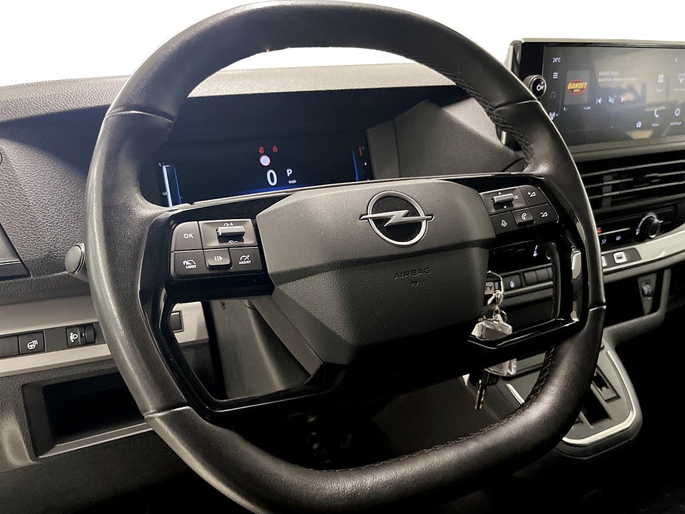 Bild på Opel Vivaro Business 2.0 BHDi 145hk Aut L3 B-KAMERA CARPLAY