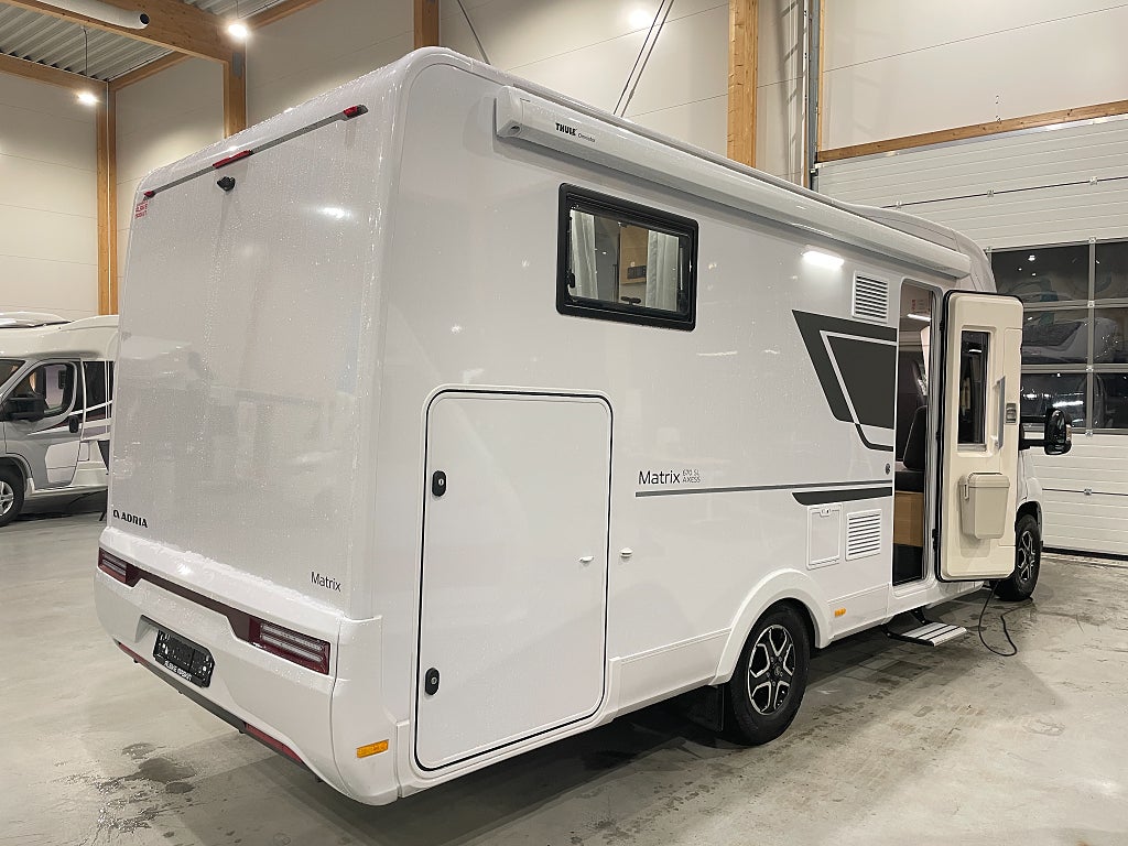 Adria Matrix Axess 670 SL /Taksäng/Automat/5 bältad/B-körkort - Adria