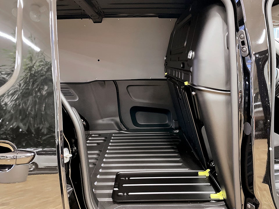 Bild på Peugeot Partner PLUS *EXTRA UTRUSTAD* 130hk AT8 L2 - EDITION! SAVTAL & VHJUL