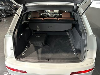 SUV Audi Q7 12 av 16