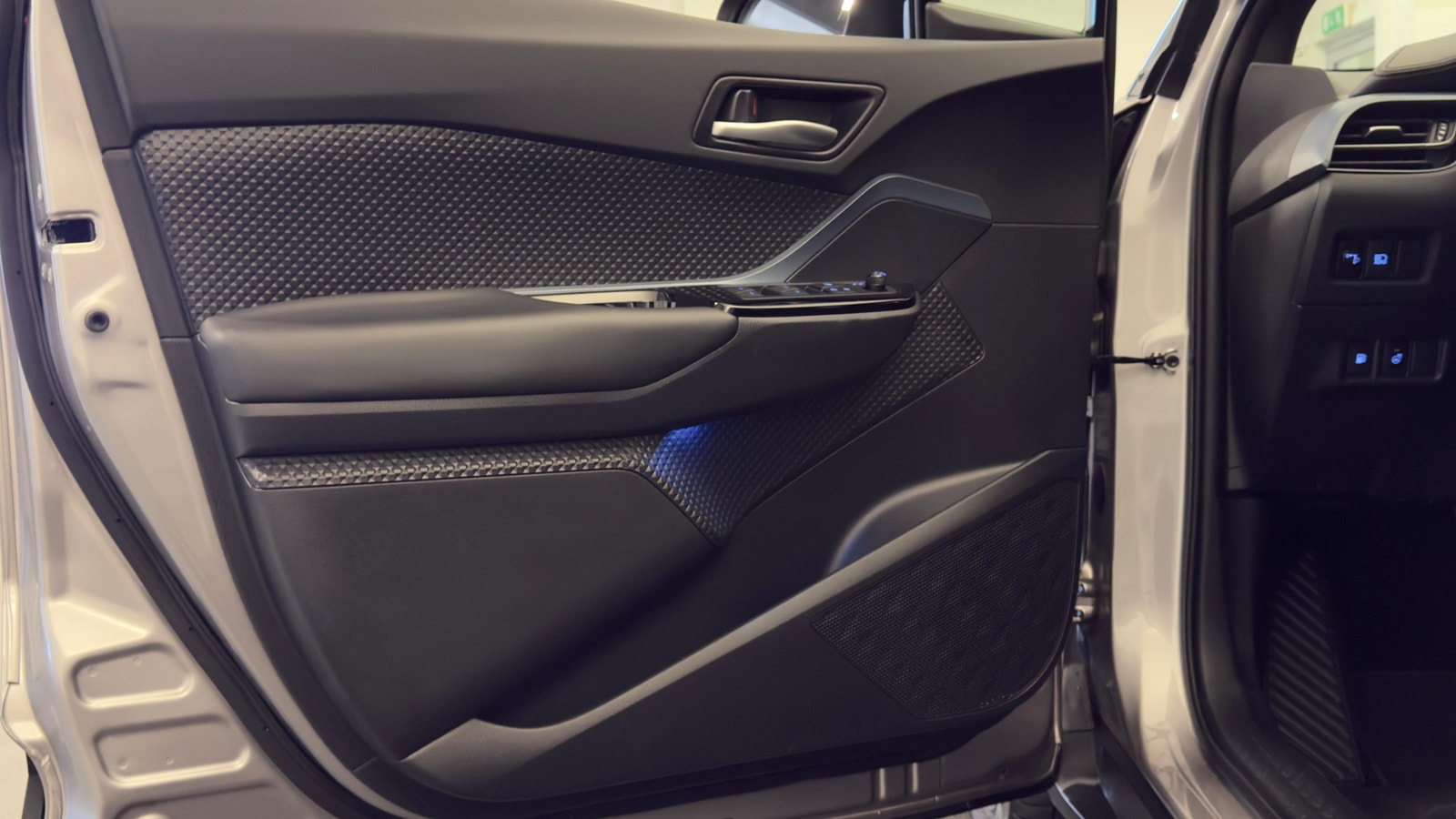 Toyota C-HR Hybrid 2.0 184hk X-Edition |Backkamera|Keyless 2022 - miniatyr 9