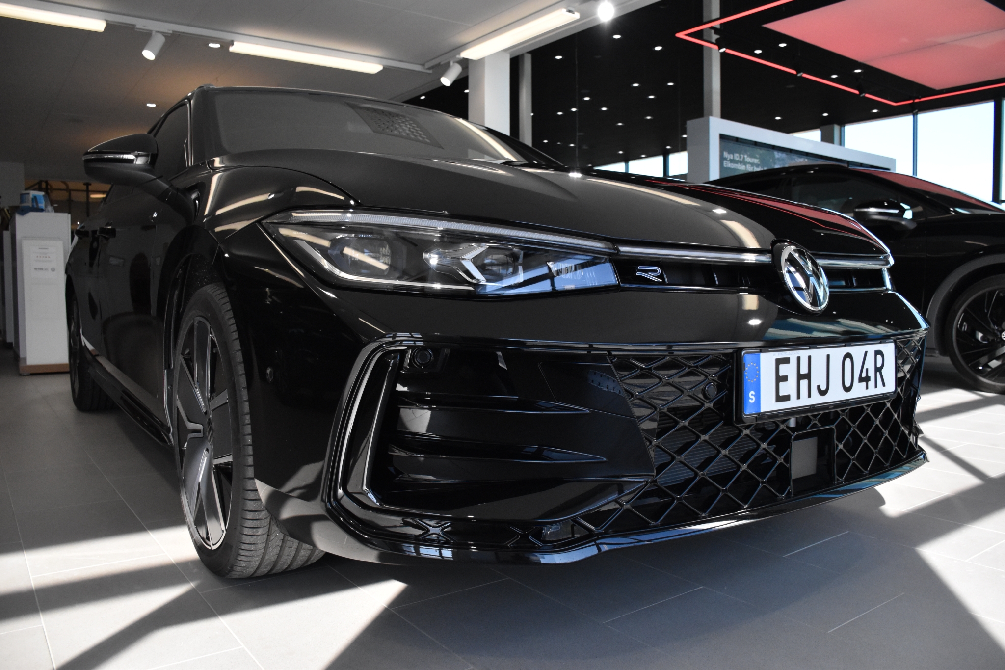 Volkswagen Passat eHybrid 272hk R-Line 2026, bild 4/50