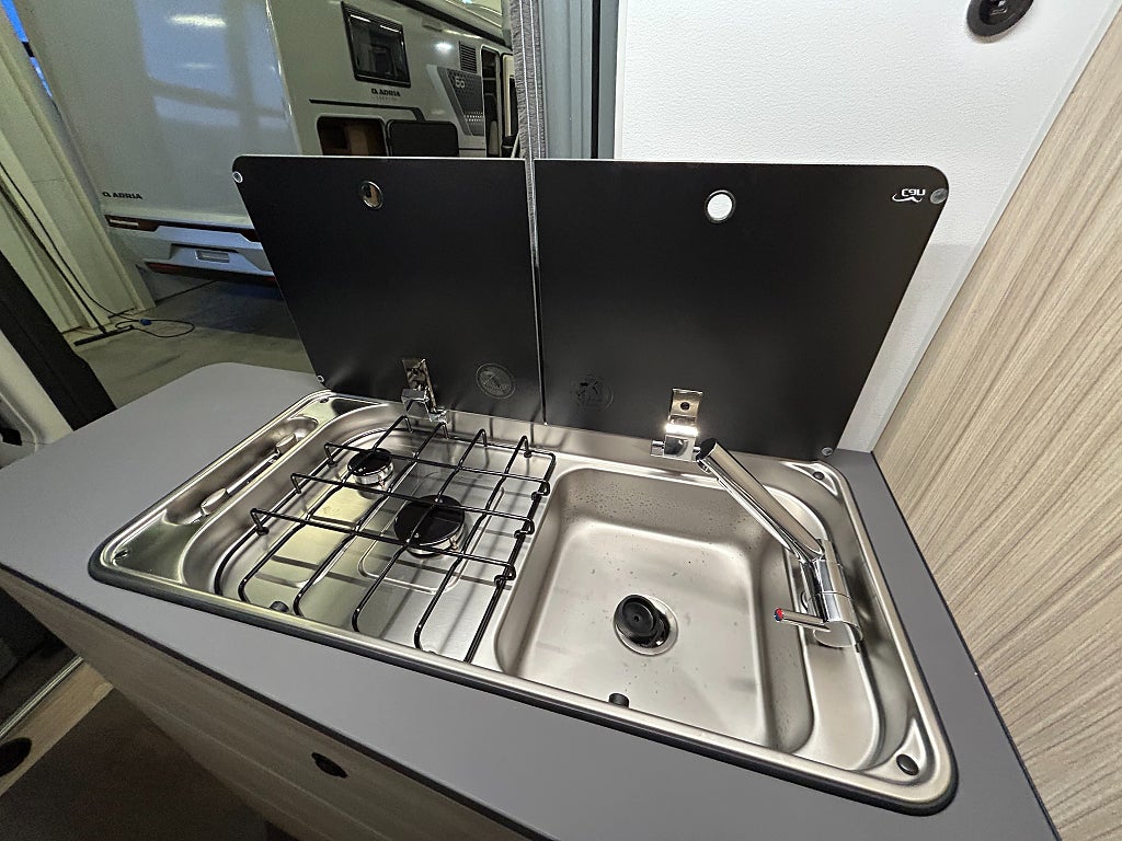 Sun Living V 65 GX /Dieselvärme / Höj & Sänkbarsäng / Automat / B-körkort/ - Sun Living