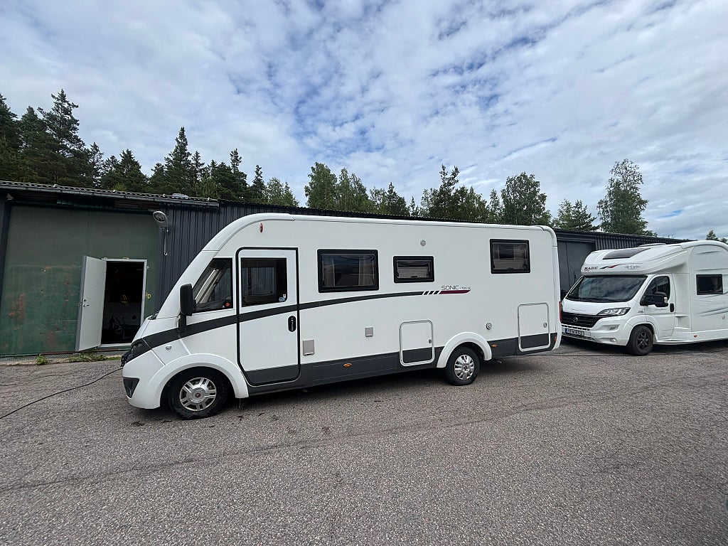 Adria Sonic 700 SC Kamkedja/ Queensbed / 3495 kr/månaden