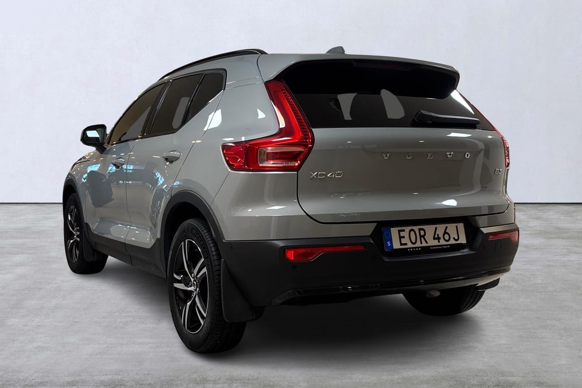 Volvo XC40 B3 FWD Bensin Plus Dark 2025, photo 4/10
