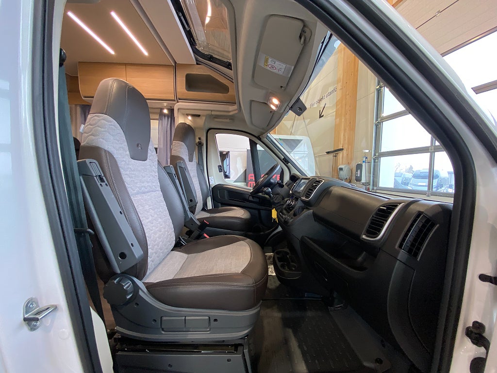 Adria Matrix Axess 670 SL /Taksäng/Solcell/B-körkort/Maxx-fan/EL-Patro - Adria