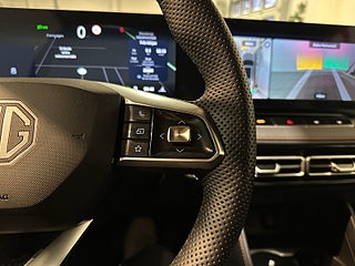 MG HS PHEV Luxury 360° GPS Pvärm Elbaklucka Skinn SoV MOMS – bild 20
