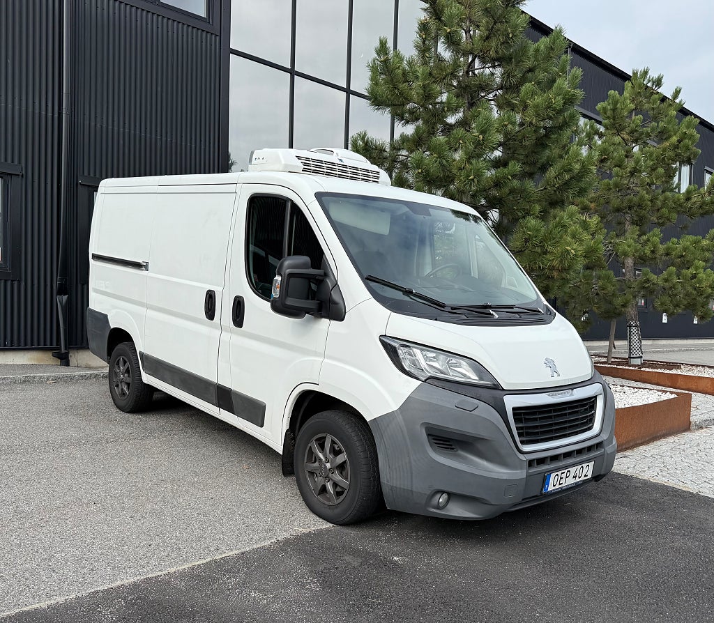 Peugeot Boxer kyl/Frys Van 330 2.0 BlueHDi Euro 6/Momsbil/Nattkyl/Nyserv