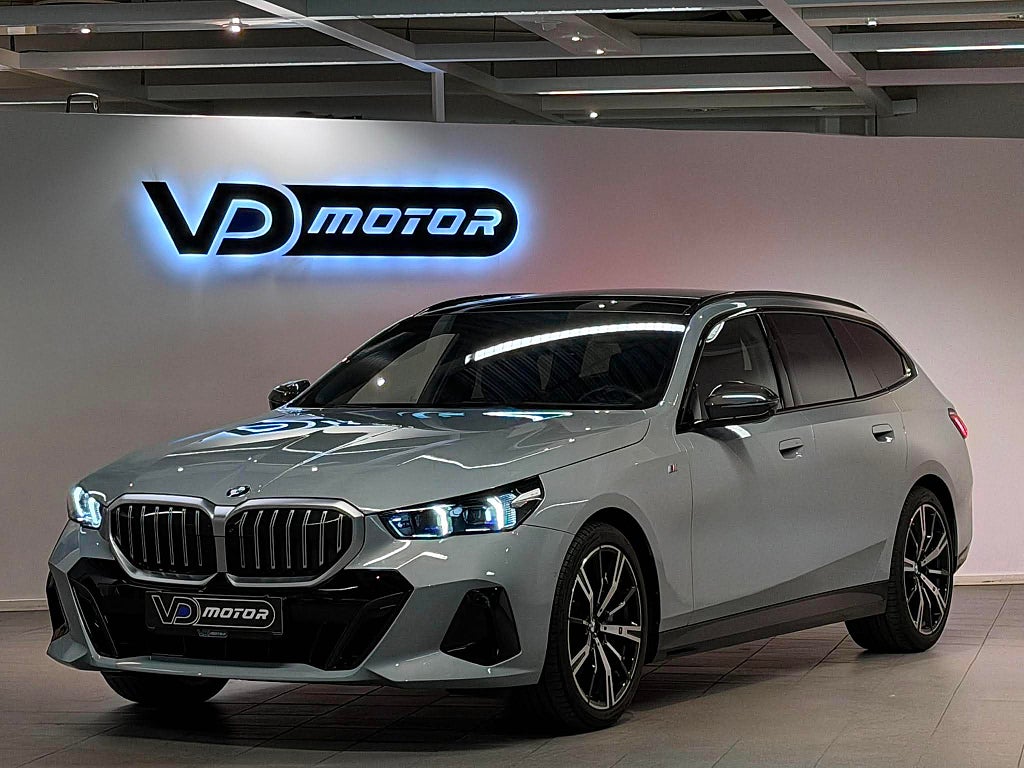 BMW 540 d xDrive Touring M-Sport Pano Carbon B&W 360 HuD 303hk