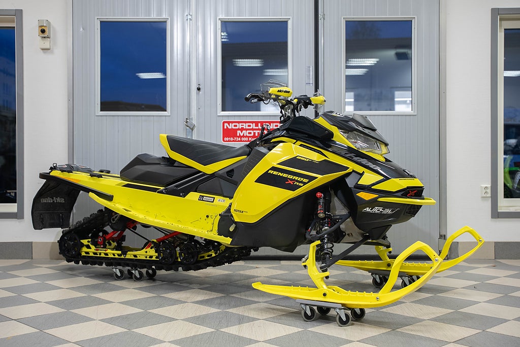 Ski-Doo Renegade XRS 850 E-TEC *VIP Display* 