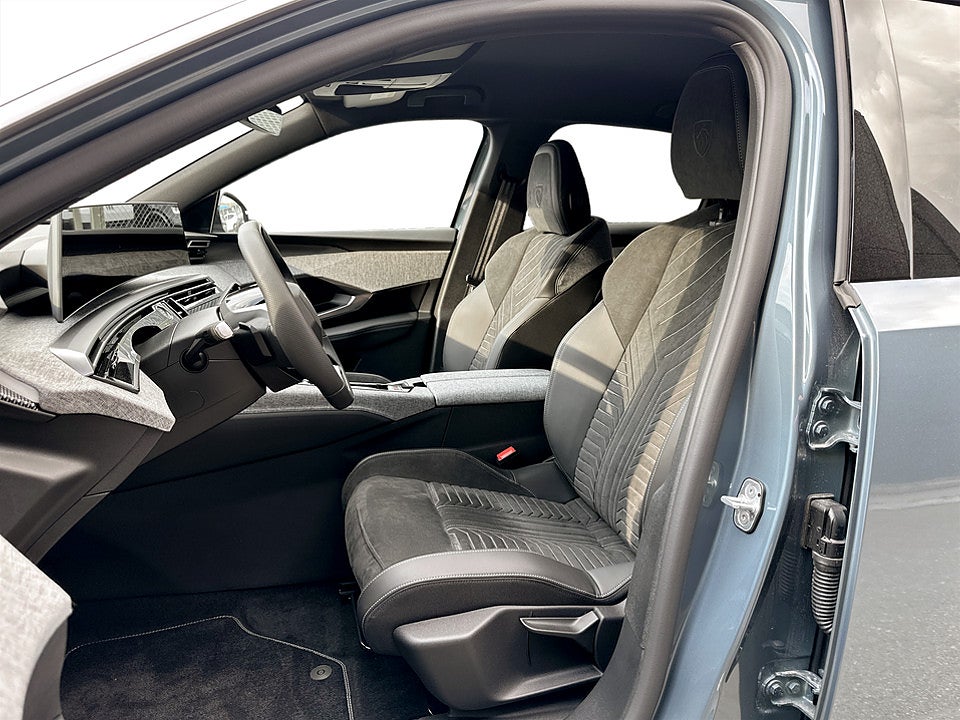 Bild på Peugeot E-3008 GT 214hk Aut - DEMO