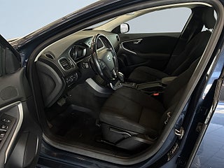 Volvo V40 D2 Powershift Kinetic S&VHjul/NyBytt Kamrem/Dvärm/Psens – bild 8