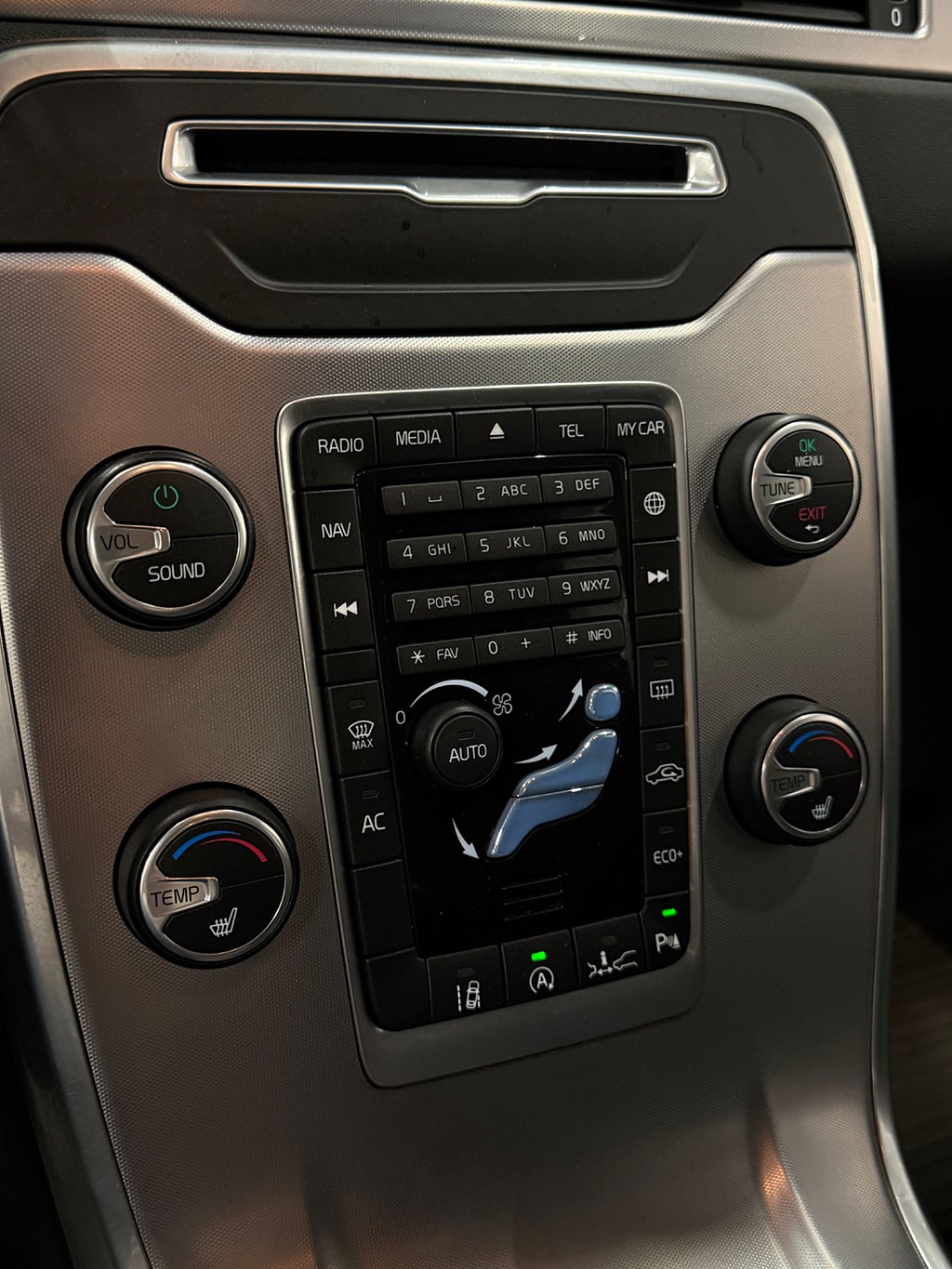 Volvo V70 D3 Geartronic Classic, Momentum Navi Drag  2 Ägare - miniatyr 17