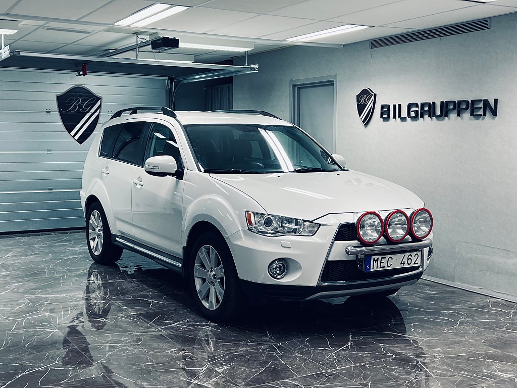 Mitsubishi Outlander 7 sitsig  2.2 Di-D+MIVEC 4WD  |Drag|Värmare|B-kamera|