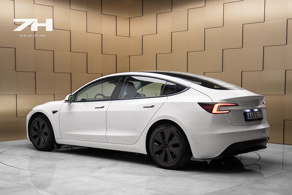 Tesla Model 3 Standard Range RWD  / Pano / Autopilot / Dator 4