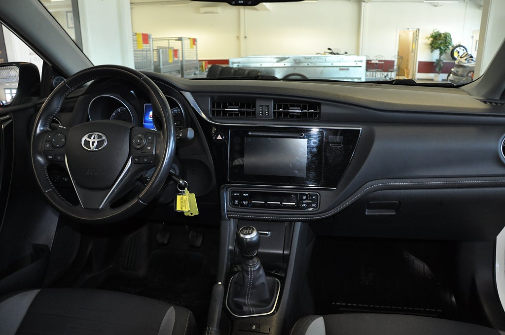 Toyota Auris 2015 - miniatyr 8