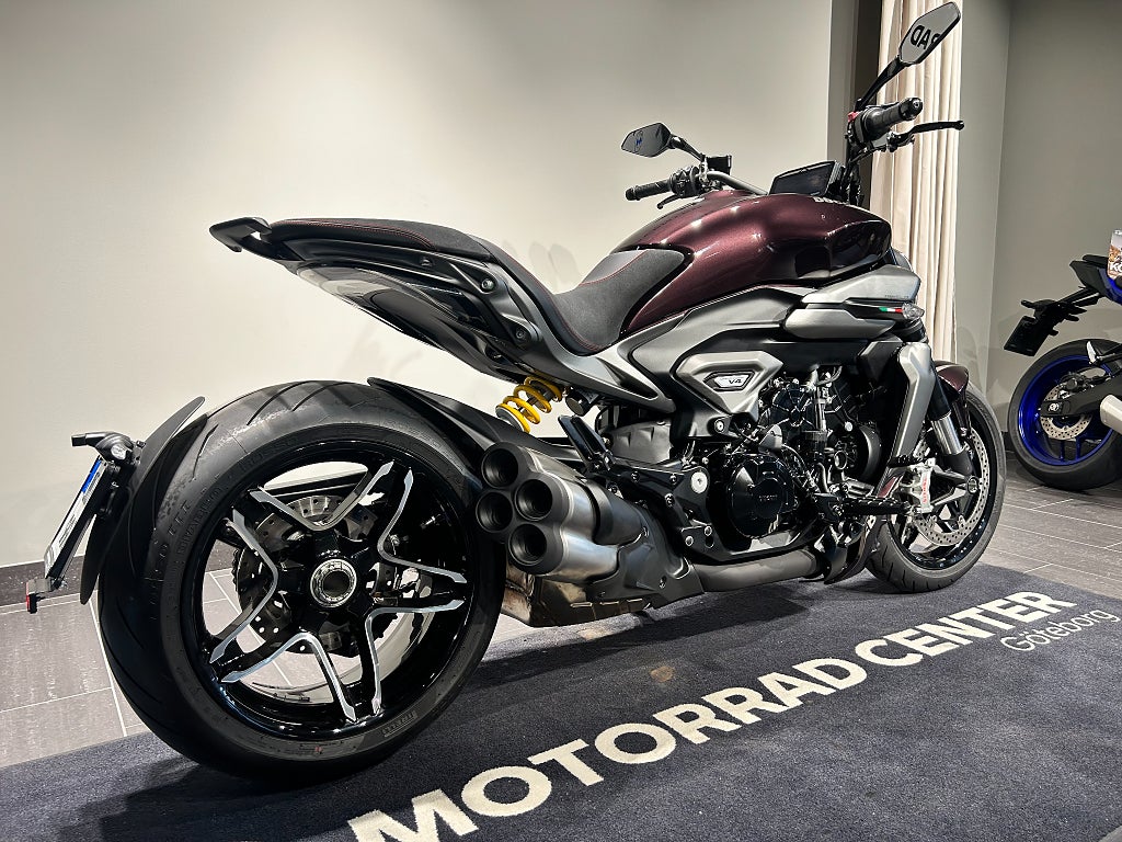 Ducati Xdiavel V4 /1mil/3,45%/Black Lava