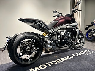 Ducati Xdiavel V4 /1mil/3,45%/Black Lava