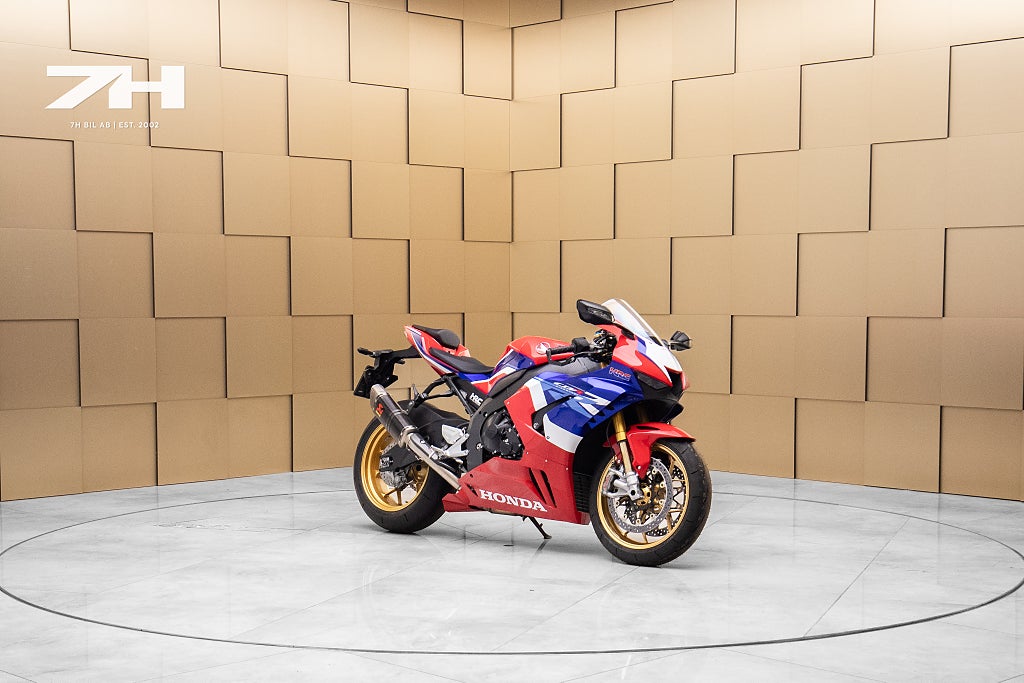 Honda CBR1000RR-R Fireblade SP 0 mil / Akrapovic / NRC Tail Tidy / Bre