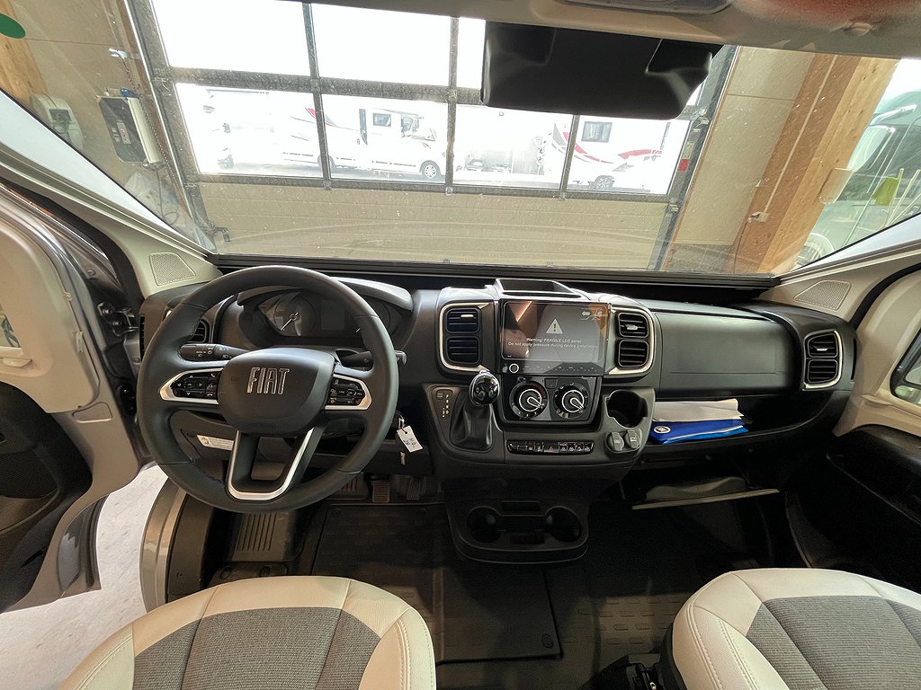 Adria Twin 640 SLB (60Y) / Långbädd / B-körkort / Automat - Adria