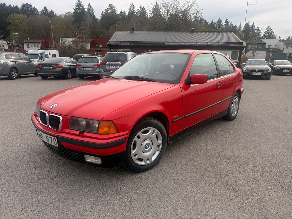 BMW 316 i Compact En ägare SV-Såld 