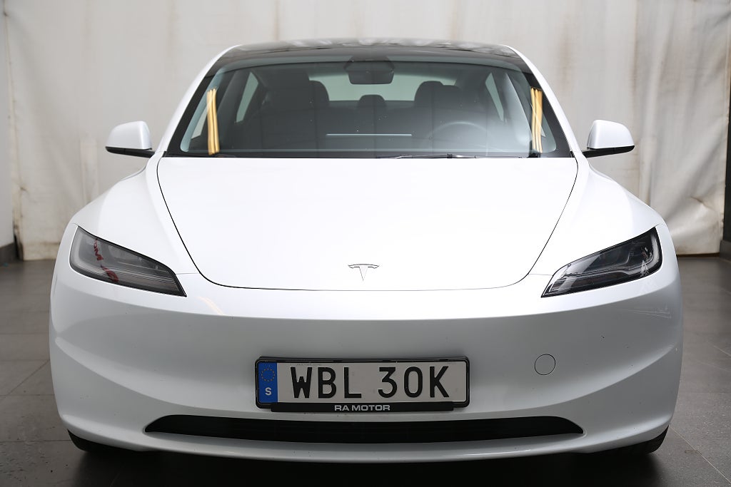 Tesla Model 3 Standard Range Highland Autopilot Panorama Facelift 2024