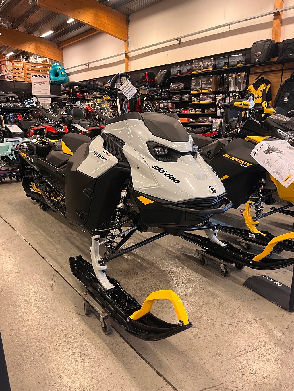 Ski-Doo Summit ADRENALINE 146 600R E-TEC  