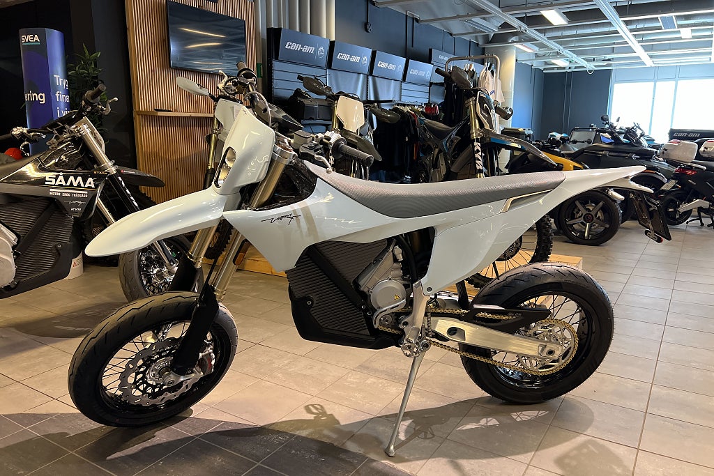 Stark Varg SM Alpha 80HK Hård Pirelli *Finns i lager* 