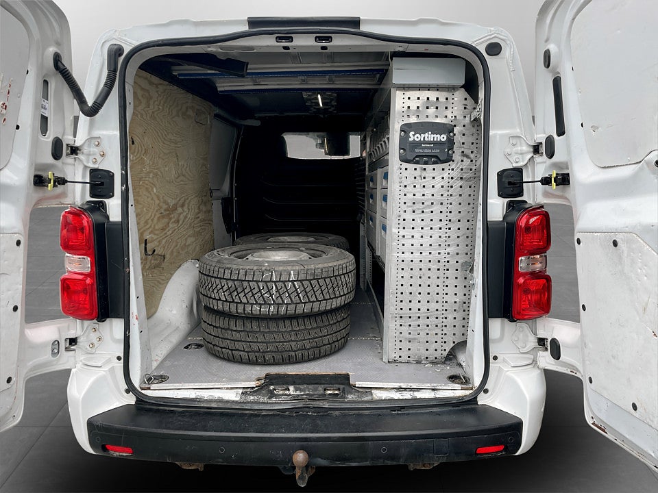 Bild på Peugeot Expert PRO+ L3 BHDi 180hk Aut Värmare Inredning