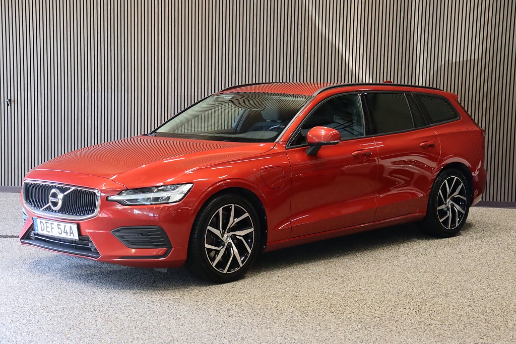 Volvo V60 Recharge T6 AWD Momentum Värmare Drag 340hk