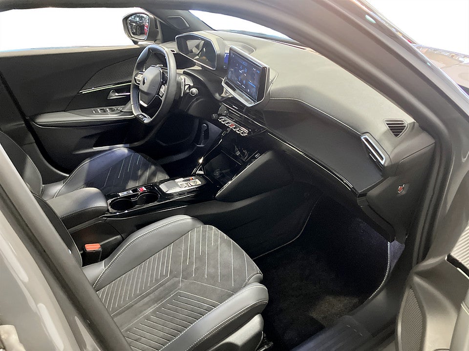 Bild på Peugeot 2008 GT 1.2 PT 130hk Aut B-KAMERA CARPLAY