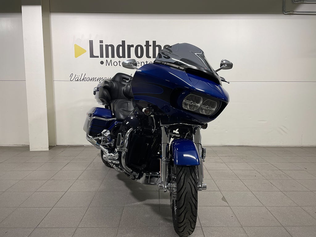 Harley-Davidson Road Glide Limited CVO 110 