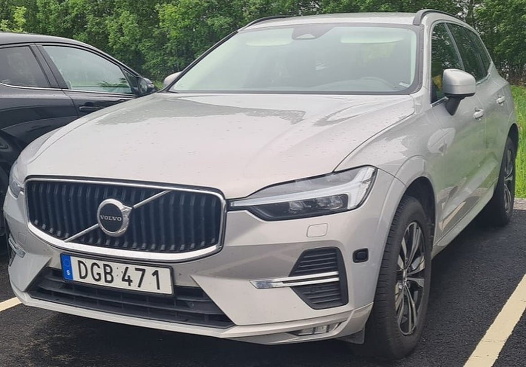 Volvo XC60 B4 AWD MOMENTUM