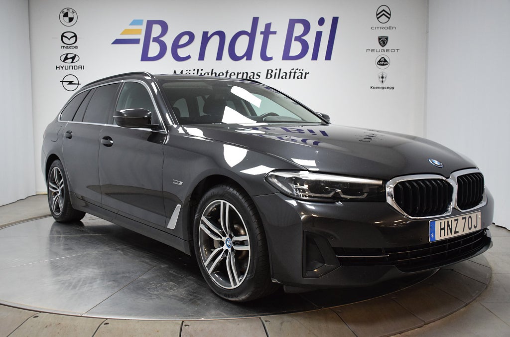 BMW 530e Touring / Dragkrok / Navi / Backkamera