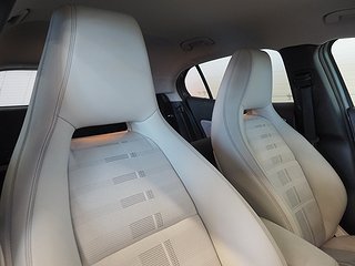 SUV Mercedes-Benz GLA 10 av 25