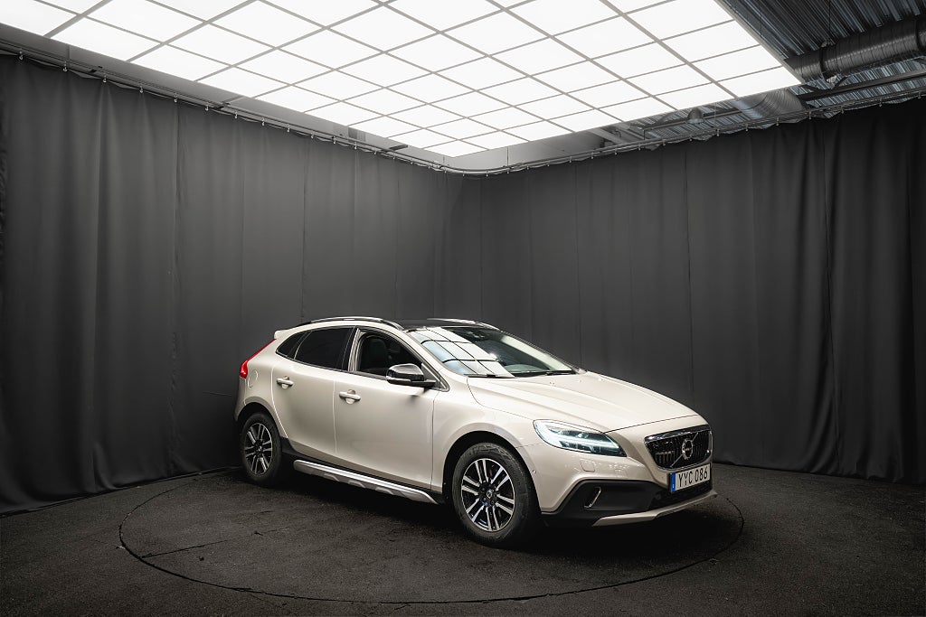 Volvo V40 Cross Country T3 PRO MAX-UTR PANO LÄDER KAMERA DRAG H/K BLIS