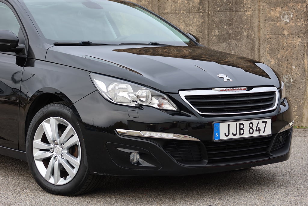 Peugeot 308 1.6 125hk Panorama GPS 756kr Årskatt Låga Mil