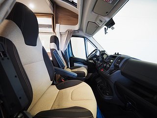 Husbil-halvintegrerad Elnagh T-loft 531 7 av 26