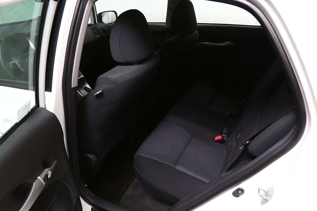 Toyota Auris 1,8 Hybrid e-CVT Plus 136hk Aut Motorvärmare 2011