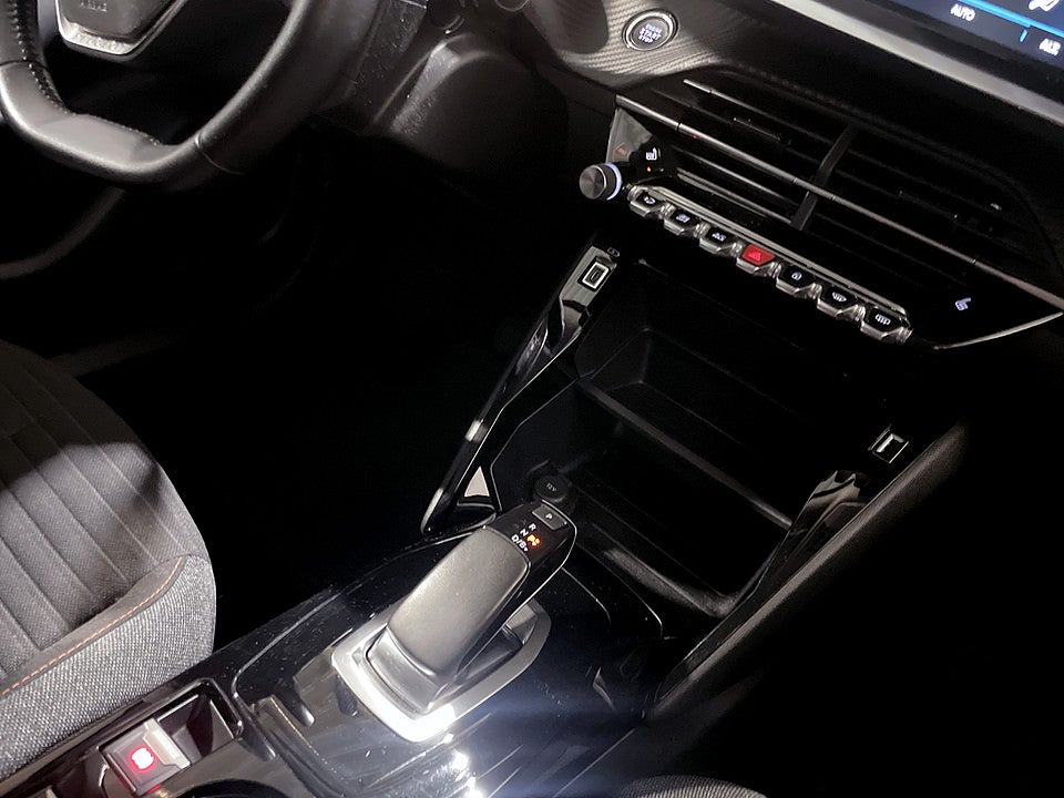 Bild på Peugeot E-2008 Active 50kWh 136hk Aut CARPLAY BACKSENSORER