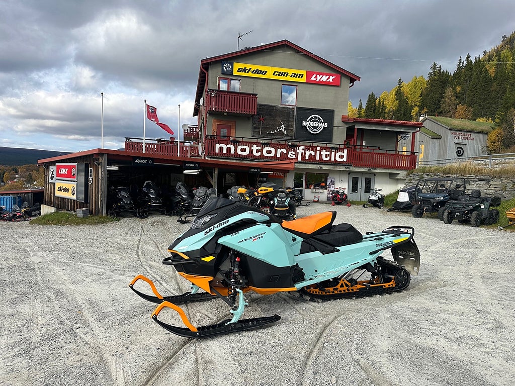 Ski-Doo Backcountry X-RS 850 146" E-Tec 10,25 Display -24 