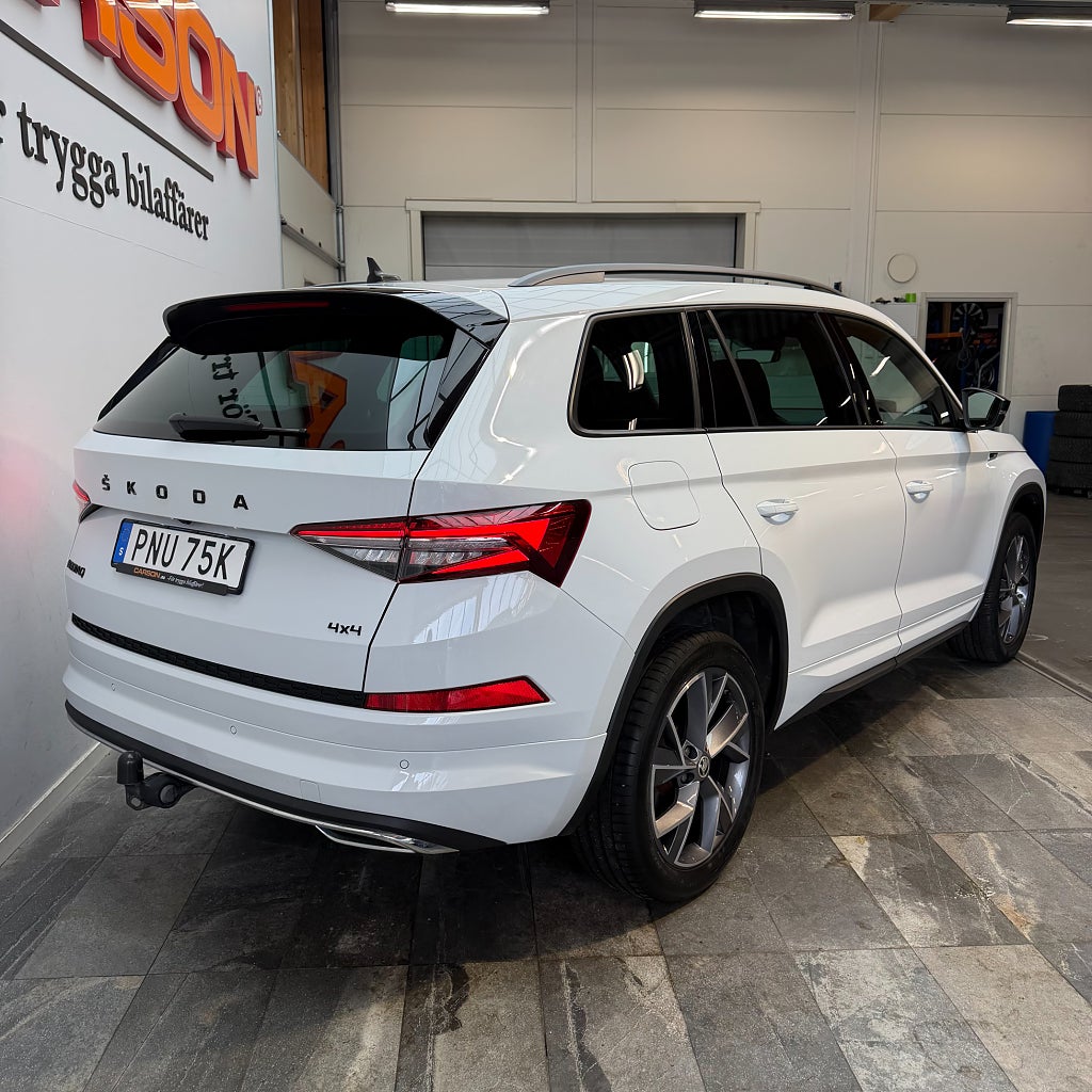 Skoda Kodiaq 2.0 TSI 4x4 Sportline 7-Sits Backkamera Apple Värmare
