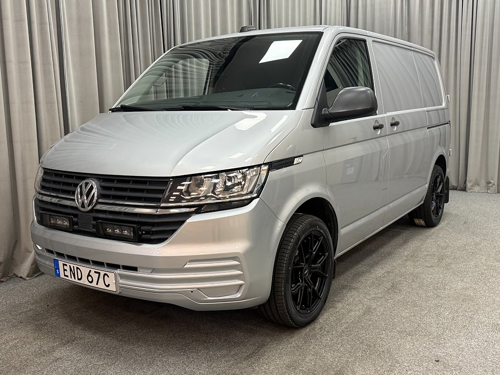 Volkswagen Transporter 2.0 TDI 110HK Moms Dragkrok/Värmare/Backkamera/Nyservad