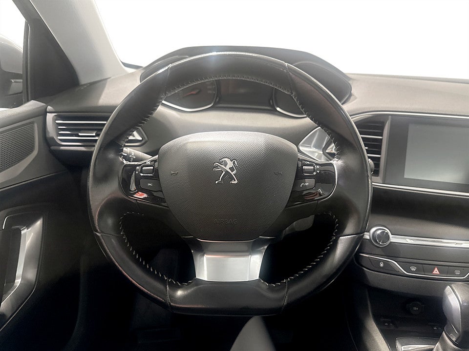 Bild på Peugeot 308 5D Active 1.6 BHDi 120hk Aut PANO P-SENSORER